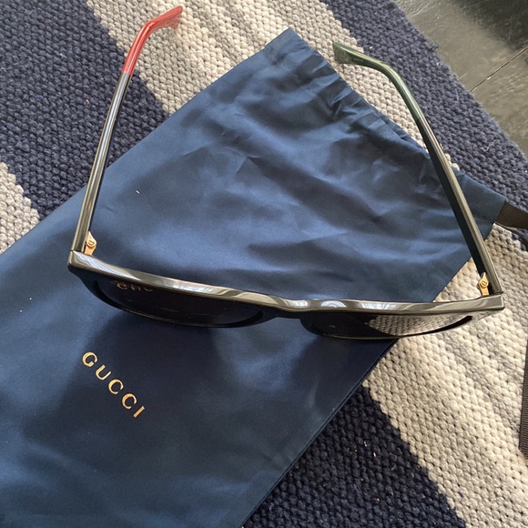 Gucci sunglasses with authenticity card, cloth and case. Perfect condition. - Picture 4 of 14